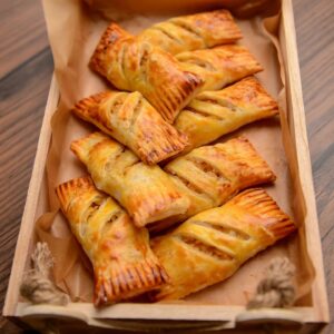 Слойки с яблоком