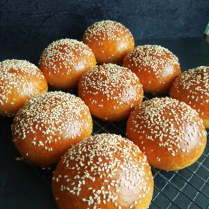 Булочка с яблоком и курагой