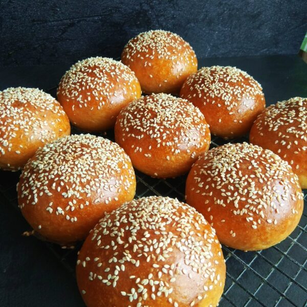 Булочка с сахаром без начинки