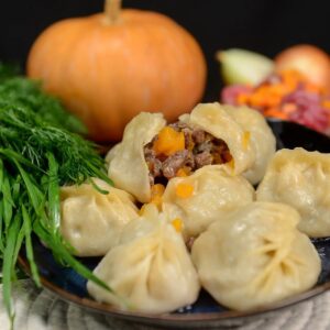 Манты курица, лук