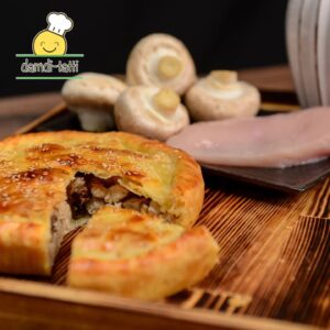 Пирог с курицей и грибами