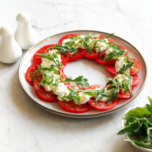 Салат с сыром Страчателла